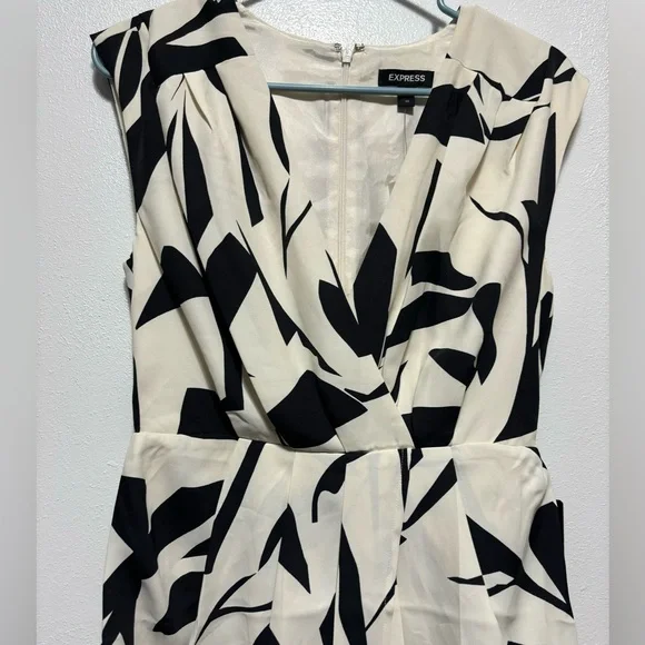 EXPRESS Dress size XS - NWT - Picture 2 of 12